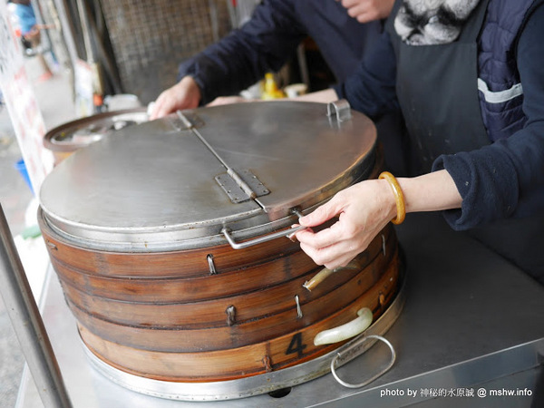 肉圓真清蒸肉圓:【食記】新北肉圓真手作傳統美食@新店崇光女中&耕莘醫院-捷運MRT七張 : 手工自製的南部老味道, 蒸的好吃又不油膩呢!!