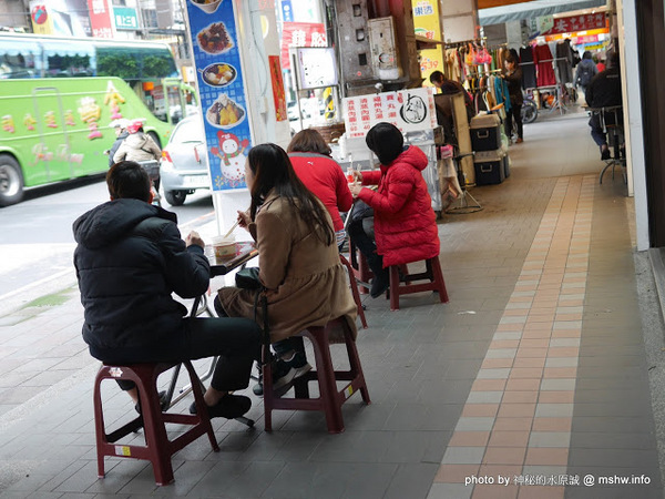 肉圓真清蒸肉圓:【食記】新北肉圓真手作傳統美食@新店崇光女中&耕莘醫院-捷運MRT七張 : 手工自製的南部老味道, 蒸的好吃又不油膩呢!!