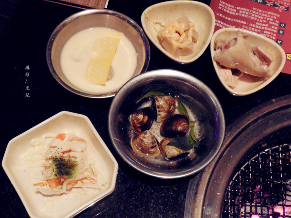 石頭日式炭火燒肉(新泰-尊榮旗艦店):【新北市泰山區。火烤吃到飽】石頭日式炭火燒肉 / 新泰-尊榮旗艦店 學生聚餐好地方!!!