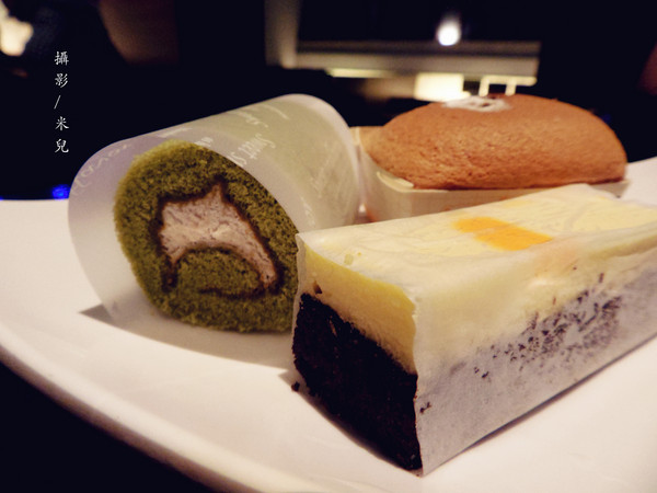 石頭日式炭火燒肉(新泰-尊榮旗艦店):【新北市泰山區。火烤吃到飽】石頭日式炭火燒肉 / 新泰-尊榮旗艦店 學生聚餐好地方!!!