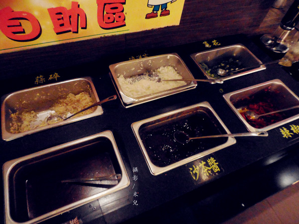 石頭日式炭火燒肉(新泰-尊榮旗艦店):【新北市泰山區。火烤吃到飽】石頭日式炭火燒肉 / 新泰-尊榮旗艦店 學生聚餐好地方!!!