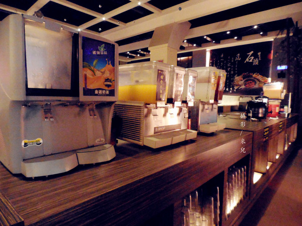 石頭日式炭火燒肉(新泰-尊榮旗艦店):【新北市泰山區。火烤吃到飽】石頭日式炭火燒肉 / 新泰-尊榮旗艦店 學生聚餐好地方!!!