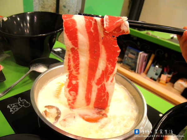 陶湘涮涮鍋(大業店):〖台中│美食〗陶湘涮涮鍋(大業店) ❤ 台中避冬美食新選擇,來自台南日式涮涮鍋,活跳跳的蝦子新鮮上桌,不僅是海鮮,就連肉品也超好吃!!