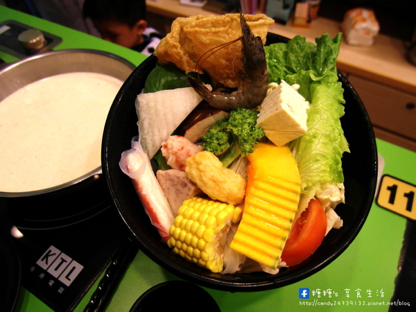 陶湘涮涮鍋(大業店):〖台中│美食〗陶湘涮涮鍋(大業店) ❤ 台中避冬美食新選擇,來自台南日式涮涮鍋,活跳跳的蝦子新鮮上桌,不僅是海鮮,就連肉品也超好吃!!