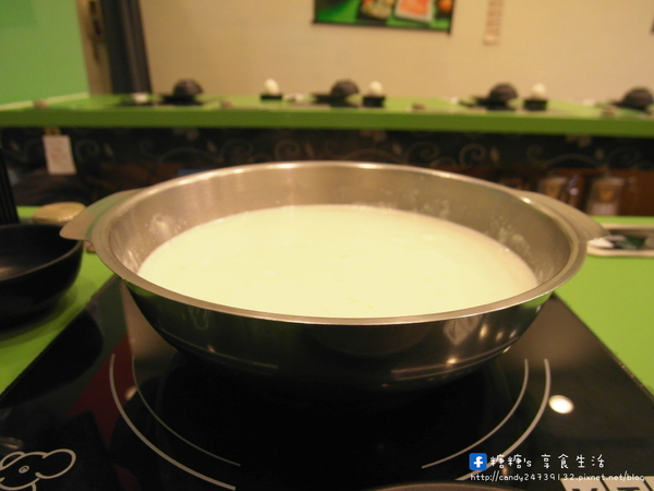 陶湘涮涮鍋(大業店):〖台中│美食〗陶湘涮涮鍋(大業店) ❤ 台中避冬美食新選擇,來自台南日式涮涮鍋,活跳跳的蝦子新鮮上桌,不僅是海鮮,就連肉品也超好吃!!