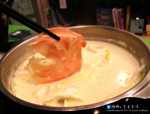 陶湘涮涮鍋(大業店):〖台中│美食〗陶湘涮涮鍋(大業店) ❤ 台中避冬美食新選擇,來自台南日式涮涮鍋,活跳跳的蝦子新鮮上桌,不僅是海鮮,就連肉品也超好吃!!