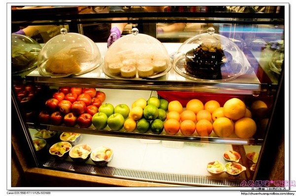 CU Cafe:【美食♥松山】☼CU cafe ☼彩虹千層派/香蕉芭娜娜/草莓起士蛋糕/冰滴咖啡每一樣都超級吸睛♥♥