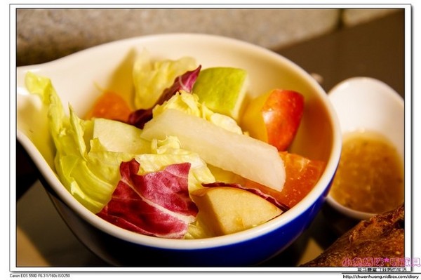 CU Cafe:【美食♥松山】☼CU cafe ☼彩虹千層派/香蕉芭娜娜/草莓起士蛋糕/冰滴咖啡每一樣都超級吸睛♥♥