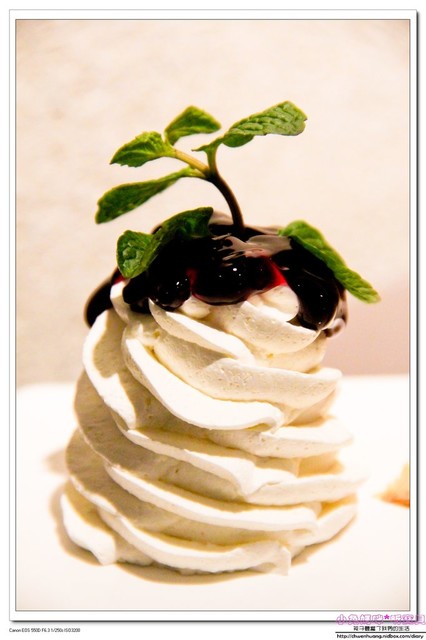 CU Cafe:【美食♥松山】☼CU cafe ☼彩虹千層派/香蕉芭娜娜/草莓起士蛋糕/冰滴咖啡每一樣都超級吸睛♥♥