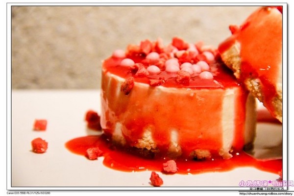 CU Cafe:【美食♥松山】☼CU cafe ☼彩虹千層派/香蕉芭娜娜/草莓起士蛋糕/冰滴咖啡每一樣都超級吸睛♥♥