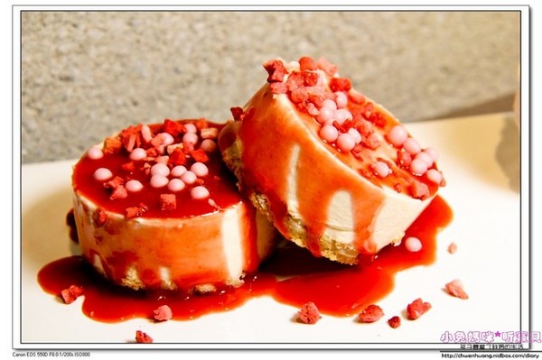 CU Cafe:【美食♥松山】☼CU cafe ☼彩虹千層派/香蕉芭娜娜/草莓起士蛋糕/冰滴咖啡每一樣都超級吸睛♥♥