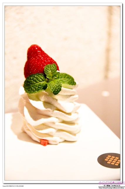 CU Cafe:【美食♥松山】☼CU cafe ☼彩虹千層派/香蕉芭娜娜/草莓起士蛋糕/冰滴咖啡每一樣都超級吸睛♥♥