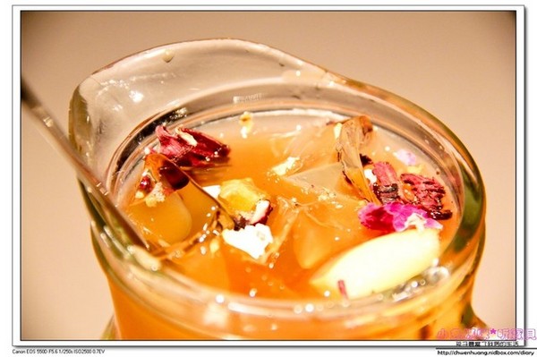 CU Cafe:【美食♥松山】☼CU cafe ☼彩虹千層派/香蕉芭娜娜/草莓起士蛋糕/冰滴咖啡每一樣都超級吸睛♥♥