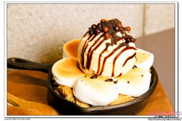 CU Cafe:【美食♥松山】☼CU cafe ☼彩虹千層派/香蕉芭娜娜/草莓起士蛋糕/冰滴咖啡每一樣都超級吸睛♥♥