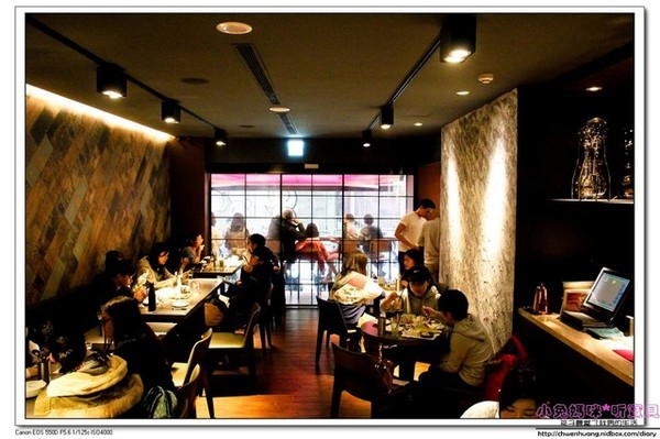 CU Cafe:【美食♥松山】☼CU cafe ☼彩虹千層派/香蕉芭娜娜/草莓起士蛋糕/冰滴咖啡每一樣都超級吸睛♥♥