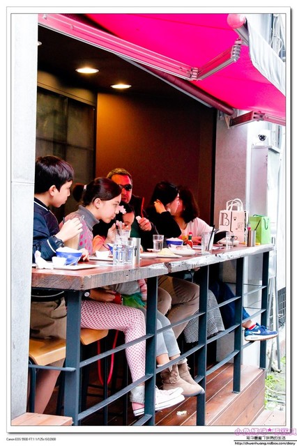 CU Cafe:【美食♥松山】☼CU cafe ☼彩虹千層派/香蕉芭娜娜/草莓起士蛋糕/冰滴咖啡每一樣都超級吸睛♥♥