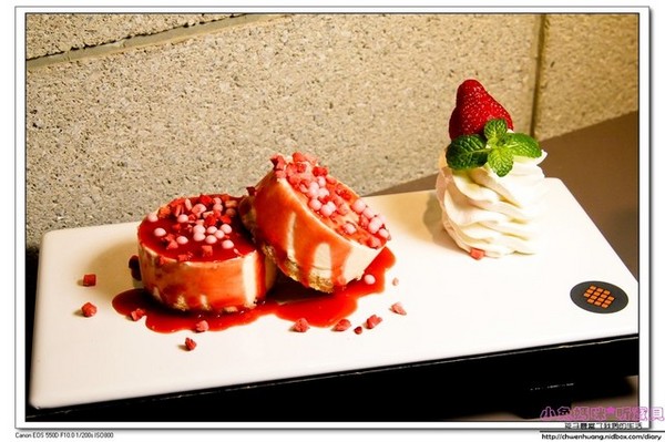 CU Cafe:【美食♥松山】☼CU cafe ☼彩虹千層派/香蕉芭娜娜/草莓起士蛋糕/冰滴咖啡每一樣都超級吸睛♥♥