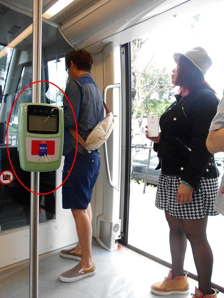 高雄捷運輕軌靜態測試(C2站體驗)：來去搭輕軌~