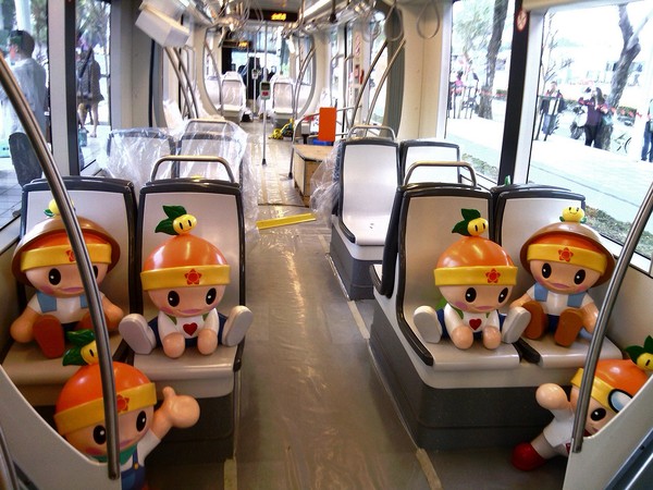 高雄捷運輕軌靜態測試(C2站體驗)：來去搭輕軌~