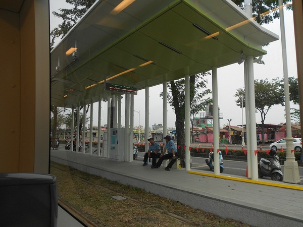 高雄捷運輕軌靜態測試(C2站體驗):來去搭輕軌~