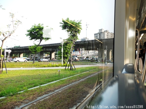 輕軌籬仔內站：【體驗。輕軌】2016年高雄輕軌試乘體驗。台灣第一條輕軌列車 試營運階段C1站-C4站免費搭乘