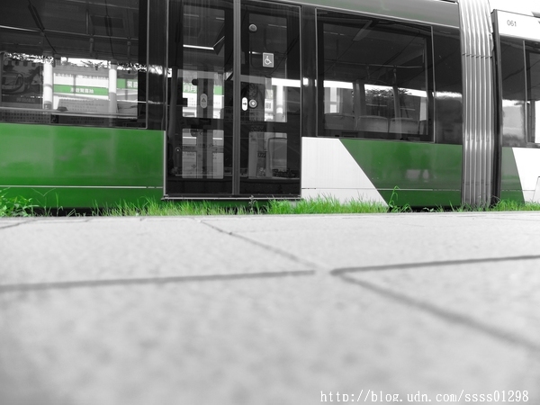 輕軌籬仔內站：【體驗。輕軌】2016年高雄輕軌試乘體驗。台灣第一條輕軌列車 試營運階段C1站-C4站免費搭乘