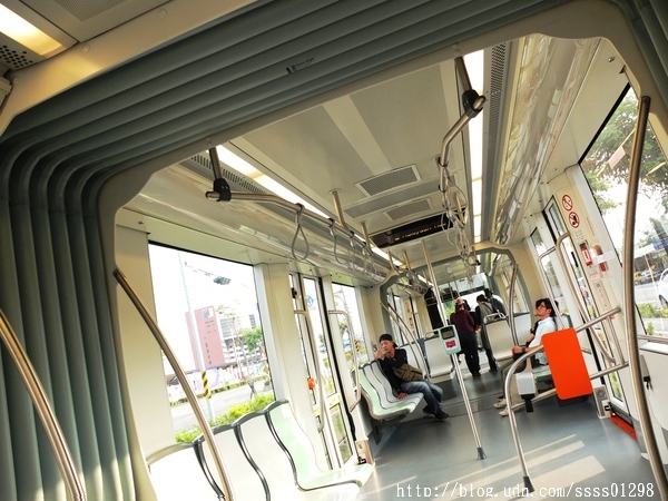 輕軌籬仔內站：【體驗。輕軌】2016年高雄輕軌試乘體驗。台灣第一條輕軌列車 試營運階段C1站-C4站免費搭乘