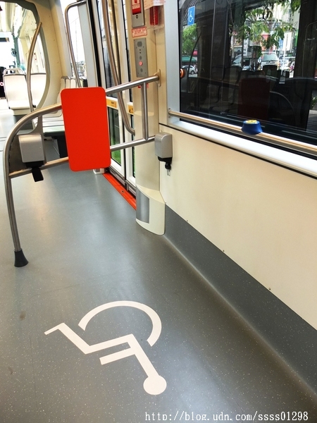 輕軌籬仔內站：【體驗。輕軌】2016年高雄輕軌試乘體驗。台灣第一條輕軌列車 試營運階段C1站-C4站免費搭乘