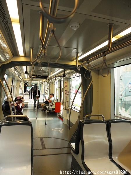 輕軌籬仔內站：【體驗。輕軌】2016年高雄輕軌試乘體驗。台灣第一條輕軌列車 試營運階段C1站-C4站免費搭乘