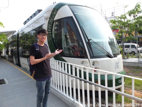 輕軌籬仔內站：【體驗。輕軌】2016年高雄輕軌試乘體驗。台灣第一條輕軌列車 試營運階段C1站-C4站免費搭乘