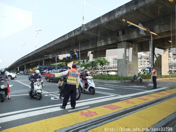 輕軌籬仔內站：【體驗。輕軌】2016年高雄輕軌試乘體驗。台灣第一條輕軌列車 試營運階段C1站-C4站免費搭乘