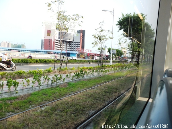 輕軌籬仔內站：【體驗。輕軌】2016年高雄輕軌試乘體驗。台灣第一條輕軌列車 試營運階段C1站-C4站免費搭乘