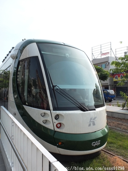 輕軌籬仔內站：【體驗。輕軌】2016年高雄輕軌試乘體驗。台灣第一條輕軌列車 試營運階段C1站-C4站免費搭乘