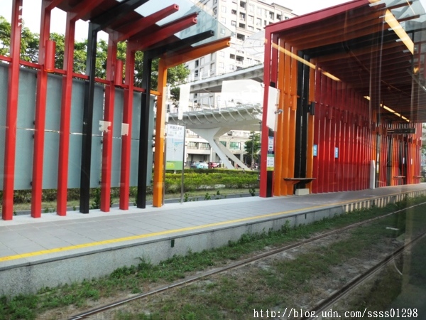 輕軌籬仔內站：【體驗。輕軌】2016年高雄輕軌試乘體驗。台灣第一條輕軌列車 試營運階段C1站-C4站免費搭乘