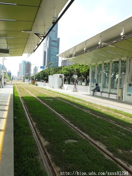 輕軌籬仔內站：【體驗。輕軌】2016年高雄輕軌試乘體驗。台灣第一條輕軌列車 試營運階段C1站-C4站免費搭乘