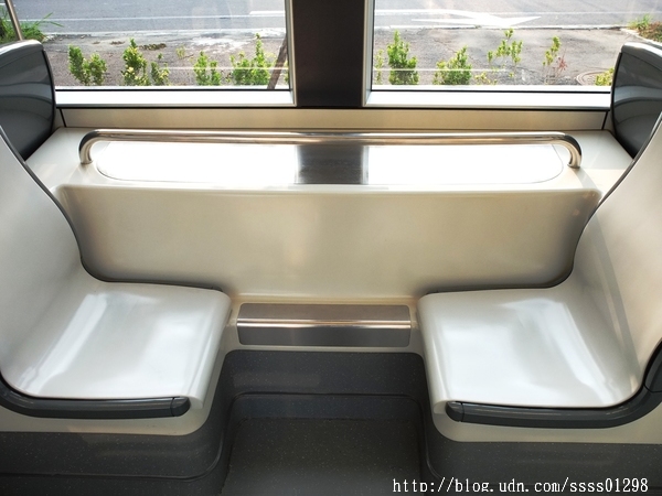 輕軌籬仔內站：【體驗。輕軌】2016年高雄輕軌試乘體驗。台灣第一條輕軌列車 試營運階段C1站-C4站免費搭乘