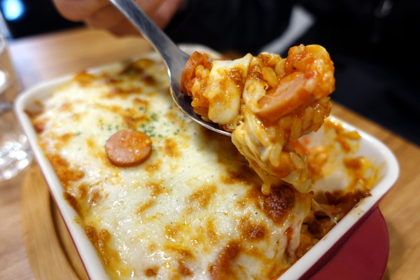 紫羅蘭輕食廚房：(胖樺食記)新北市永和區「紫羅蘭輕食廚房」，用餐環境寬敞明亮，餐點選擇眾多適合三五好友談天說地