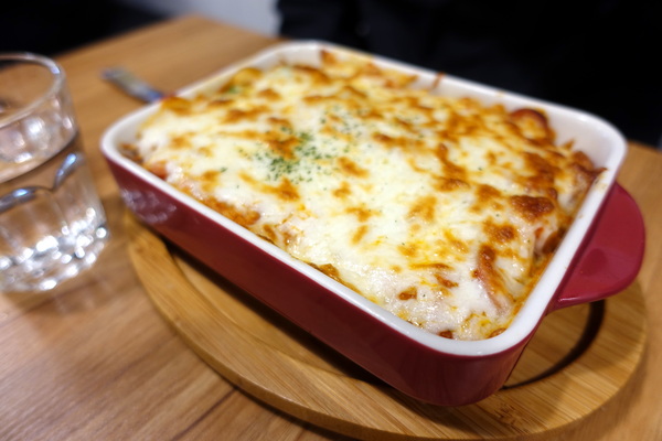 紫羅蘭輕食廚房：(胖樺食記)新北市永和區「紫羅蘭輕食廚房」，用餐環境寬敞明亮，餐點選擇眾多適合三五好友談天說地