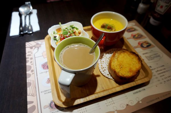 苾亞朵炙燒牛排：[西門町牛排] 苾亞朵炙燒牛排：超值原塊牛排vs豐盛套餐 / 壽星當月5折!