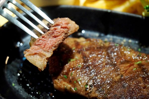 苾亞朵炙燒牛排：[西門町牛排] 苾亞朵炙燒牛排：超值原塊牛排vs豐盛套餐 / 壽星當月5折!