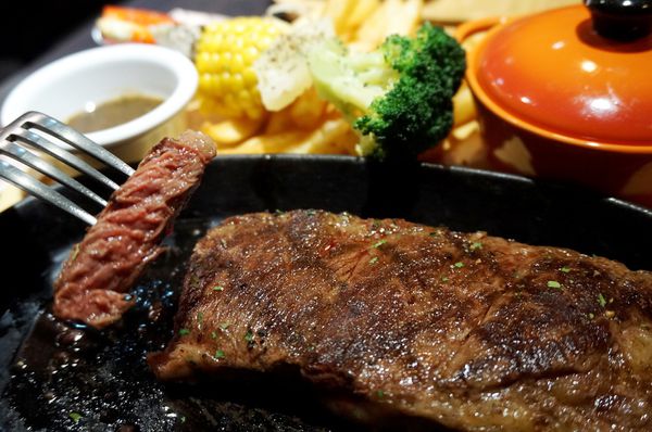 苾亞朵炙燒牛排：[西門町牛排] 苾亞朵炙燒牛排：超值原塊牛排vs豐盛套餐 / 壽星當月5折!