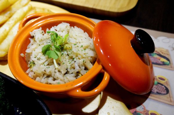 苾亞朵炙燒牛排：[西門町牛排] 苾亞朵炙燒牛排：超值原塊牛排vs豐盛套餐 / 壽星當月5折!