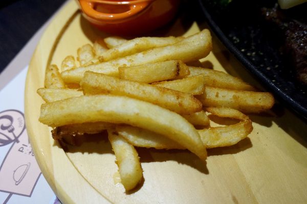 苾亞朵炙燒牛排：[西門町牛排] 苾亞朵炙燒牛排：超值原塊牛排vs豐盛套餐 / 壽星當月5折!