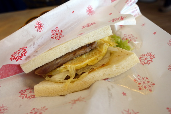 溪洲公園:(胖樺遊記)新北市板橋區溪崑街「溪洲公園」(近樹林火車站),抓住櫻花季的尾巴來賞花。同場加映公園轉角的「早安 美芝城」