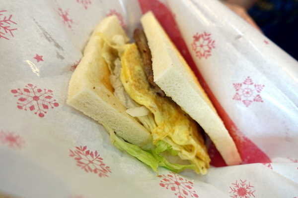 溪洲公園:(胖樺遊記)新北市板橋區溪崑街「溪洲公園」(近樹林火車站),抓住櫻花季的尾巴來賞花。同場加映公園轉角的「早安 美芝城」