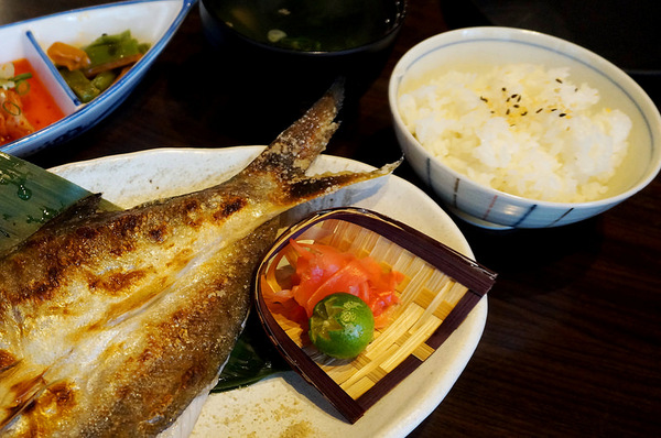 北安食堂：[大直] 新店直擊 -北安食堂：午仔魚一夜干精緻套餐+炸麻糬串+越光米