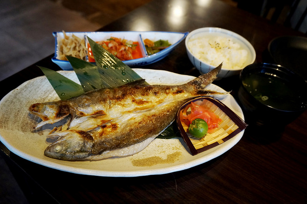 北安食堂：[大直] 新店直擊 -北安食堂：午仔魚一夜干精緻套餐+炸麻糬串+越光米