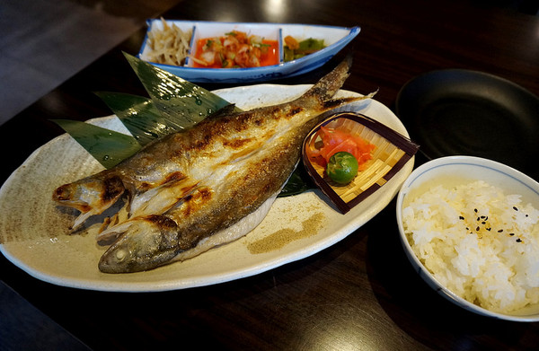 北安食堂：[大直] 新店直擊 -北安食堂：午仔魚一夜干精緻套餐+炸麻糬串+越光米