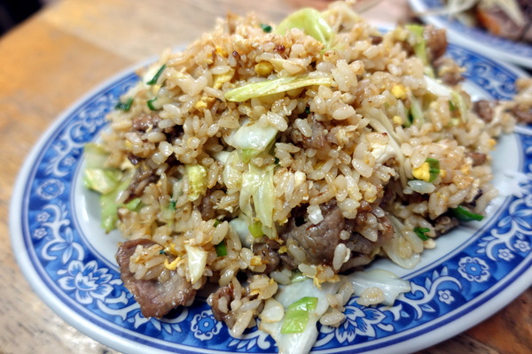 東山鴨肉麵:(胖樺食記)新北市中和區必吃美食「東山鴨肉麵」(原「東山鵝肉大王」),煙燻鴨肉肥嫩多汁價格平實(近遠東世紀園區)