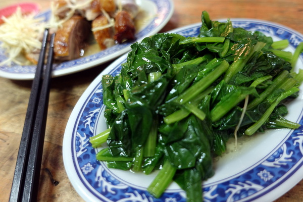 東山鴨肉麵:(胖樺食記)新北市中和區必吃美食「東山鴨肉麵」(原「東山鵝肉大王」),煙燻鴨肉肥嫩多汁價格平實(近遠東世紀園區)